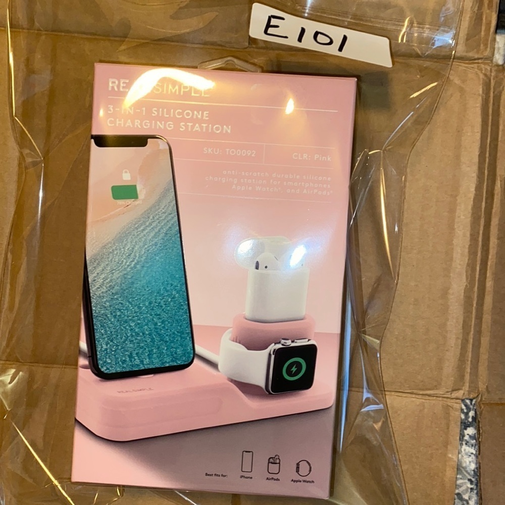 3-in1 Silicone Charging Station NWTs. E101